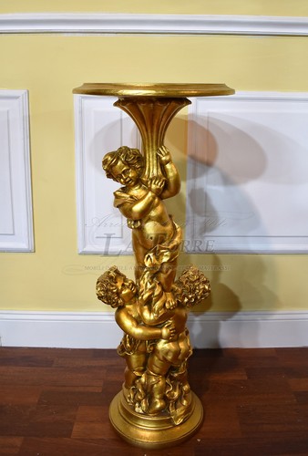 Colonna silik con angeli